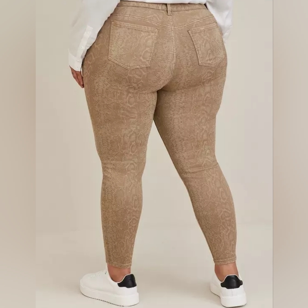 Torrid High Rise Super Skinny Python Jegging NWT - image 4